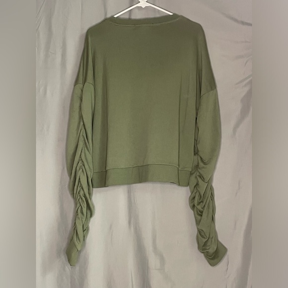 Forever 21 Contemporary Cropped Sweatshirt - Picture 2 of 4